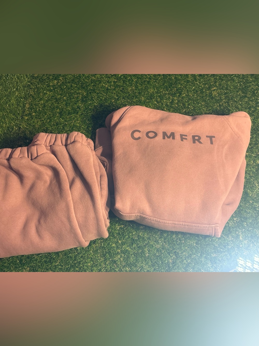 Comfort heavy weight. Hoodie in Dusty Rose - COMFRT lighting is so bad